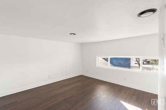 1825 Baker Street, Bakersfield, CA 93305