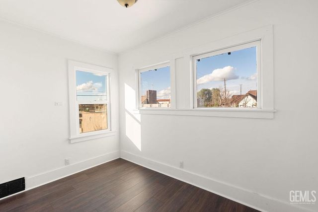 1825 Baker Street, Bakersfield, CA 93305