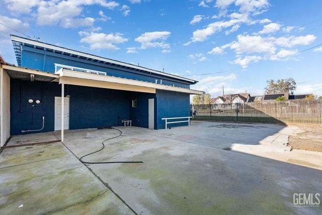 1825 Baker Street, Bakersfield, CA 93305