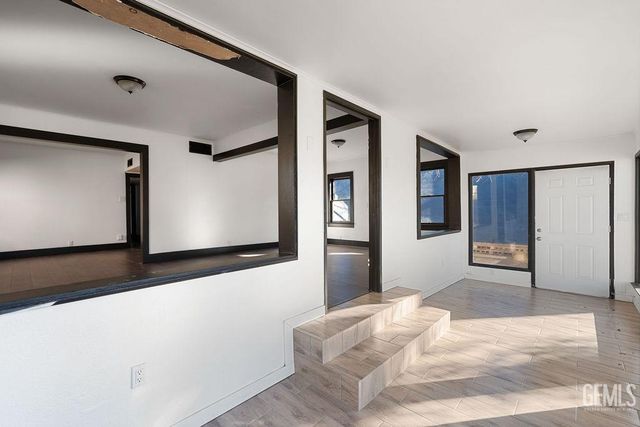 1825 Baker Street, Bakersfield, CA 93305