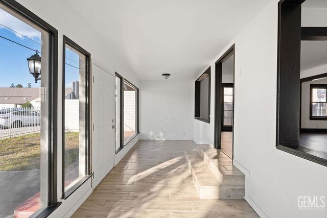 1825 Baker Street, Bakersfield, CA 93305