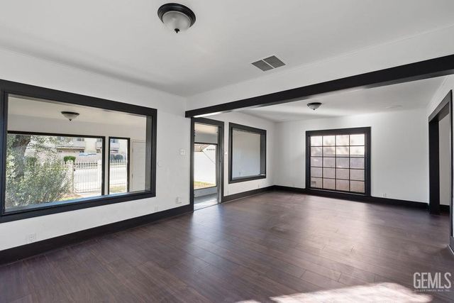 1825 Baker Street, Bakersfield, CA 93305