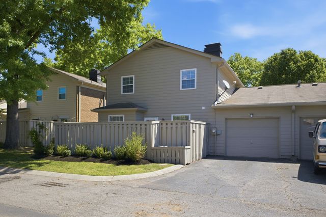 136 Boxwood Dr, Franklin, TN 37069