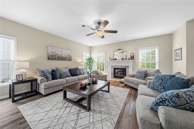 238 Gary Dr, Ohio Twp, PA 15143