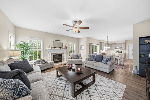 238 Gary Dr, Ohio Twp, PA 15143