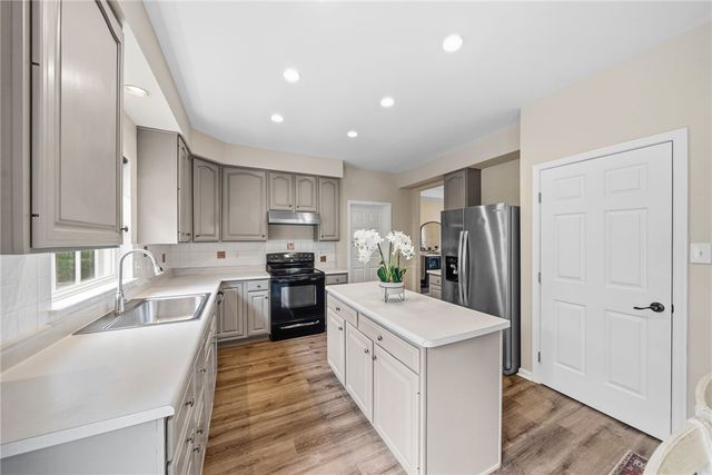 238 Gary Dr, Ohio Twp, PA 15143