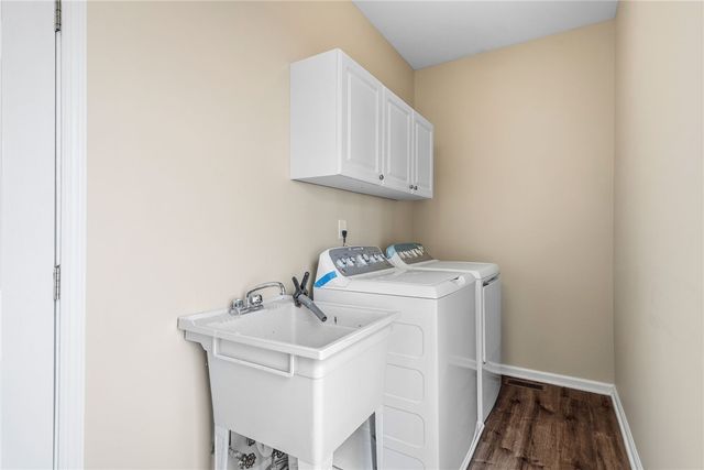 238 Gary Dr, Ohio Twp, PA 15143