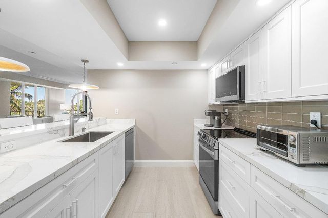 100 SE 5th Avenue 404, Boca Raton, FL 33432