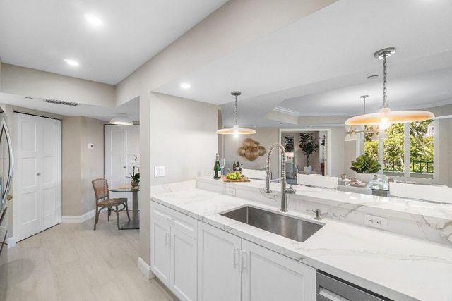 100 SE 5th Avenue 404, Boca Raton, FL 33432