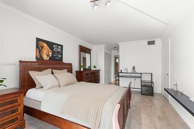 1170 NE 191st Street 35, Miami, FL 33179