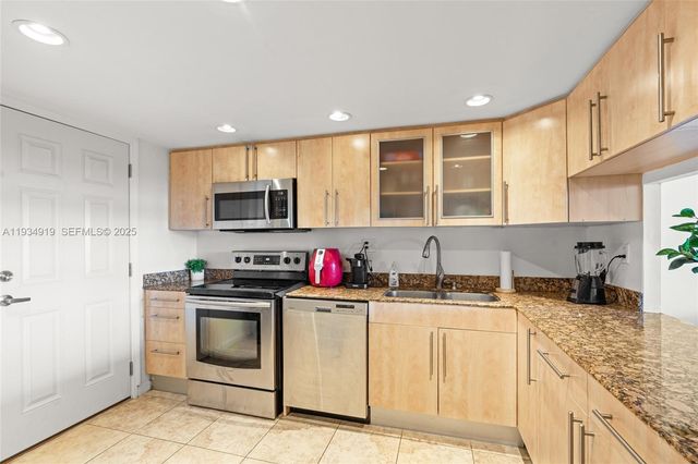 1170 NE 191st Street 35, Miami, FL 33179