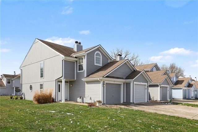 5856 NW Plantation Lane, Lee's Summit, MO 64064