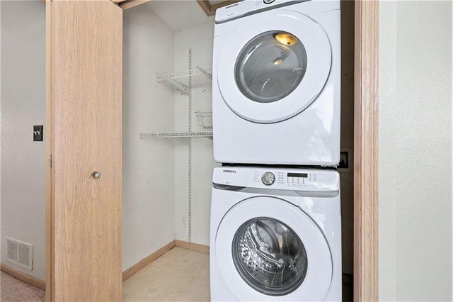 5856 NW Plantation Lane, Lee's Summit, MO 64064