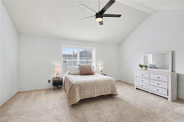 5856 NW Plantation Lane, Lee's Summit, MO 64064