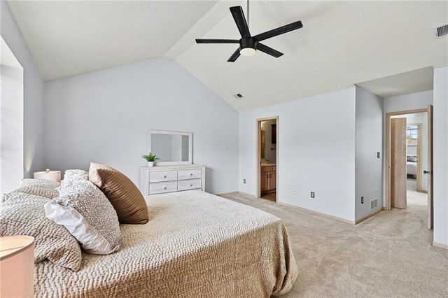 5856 NW Plantation Lane, Lee's Summit, MO 64064