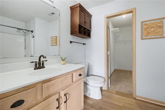 5856 NW Plantation Lane, Lee's Summit, MO 64064