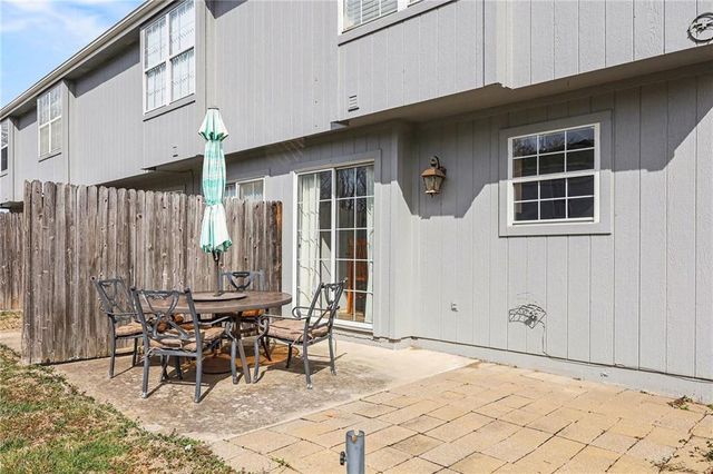 5856 NW Plantation Lane, Lee's Summit, MO 64064