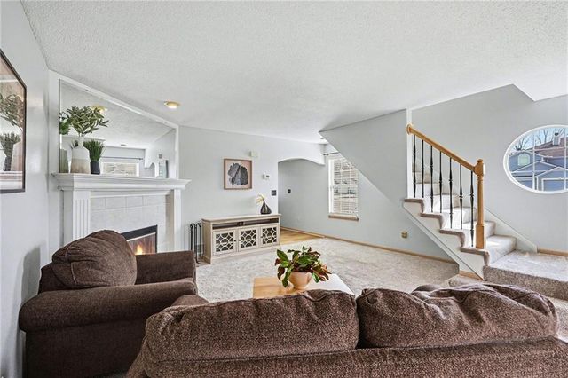 5856 NW Plantation Lane, Lee's Summit, MO 64064