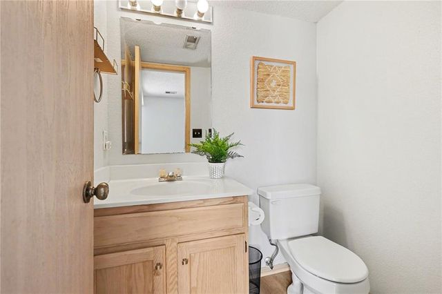 5856 NW Plantation Lane, Lee's Summit, MO 64064