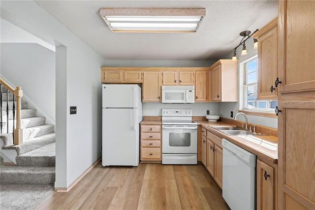 5856 NW Plantation Lane, Lee's Summit, MO 64064