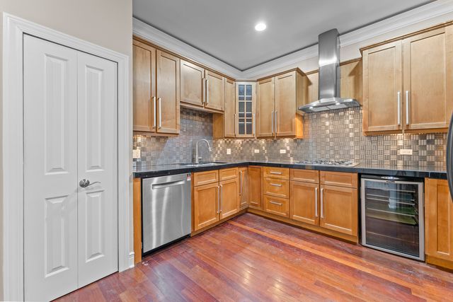 4231 N Kedzie Avenue 3E, Chicago, IL 60618