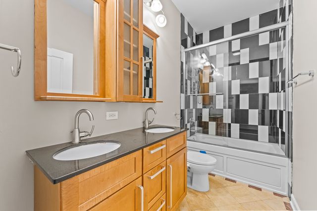 4231 N Kedzie Avenue 3E, Chicago, IL 60618
