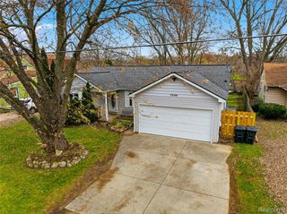 3294 Comer Drive, Flint, MI 48506