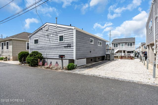 208 Mallard Lane, Lavallette, NJ 08735