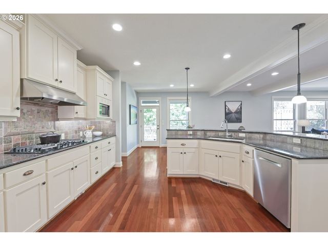 625 Sw COMUS Ct, Portland, OR 97219