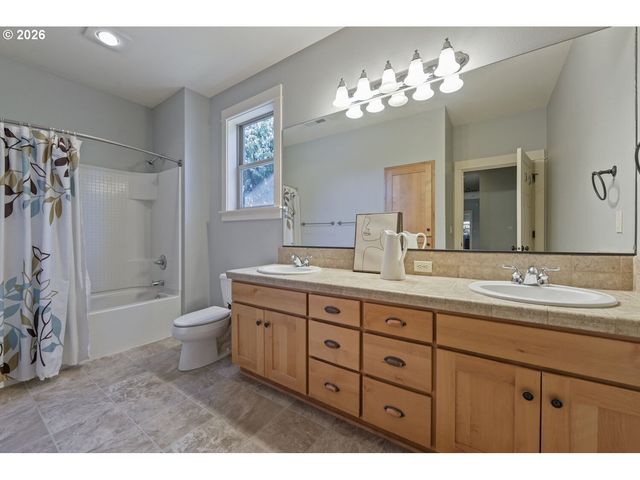 625 Sw COMUS Ct, Portland, OR 97219