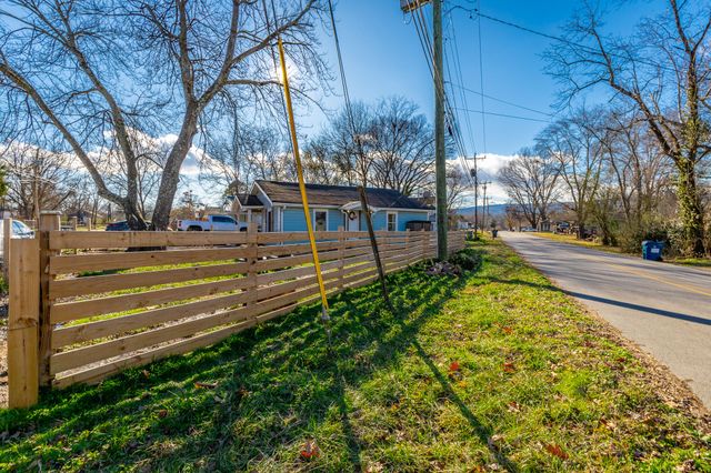 801 Lee Avenue, Rossville, GA 30741