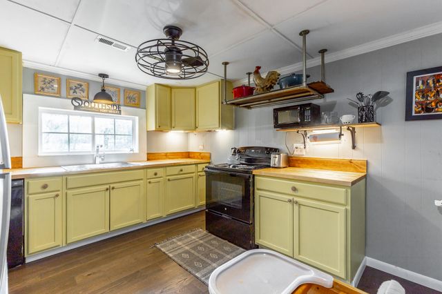 801 Lee Avenue, Rossville, GA 30741