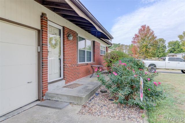 26 Soutee Drive, St Peters, MO 63376