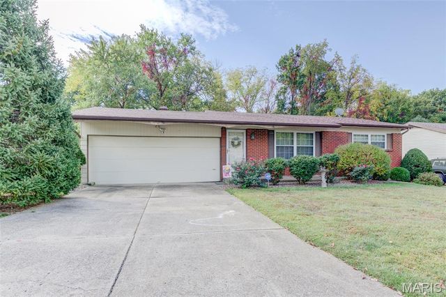 26 Soutee Drive, St Peters, MO 63376