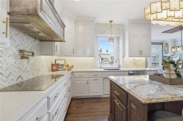 9206 W 146th Place, Overland Park, KS 66221