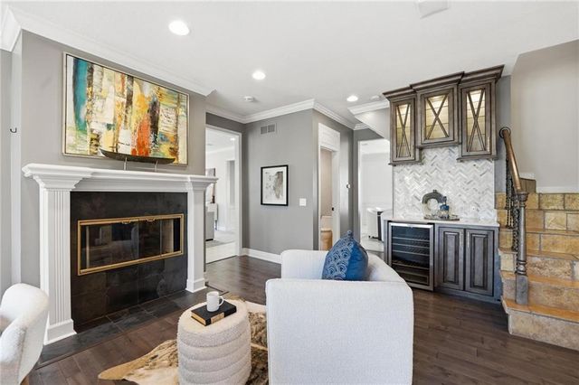 9206 W 146th Place, Overland Park, KS 66221