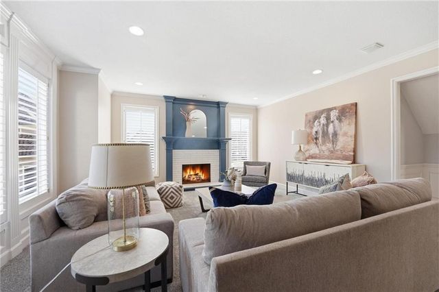 9206 W 146th Place, Overland Park, KS 66221