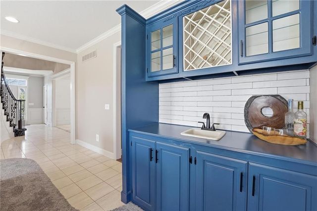 9206 W 146th Place, Overland Park, KS 66221