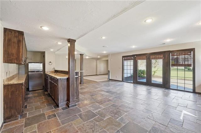 9206 W 146th Place, Overland Park, KS 66221