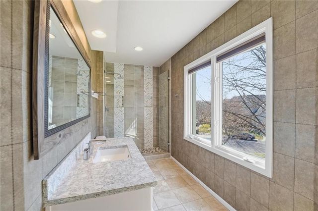 9206 W 146th Place, Overland Park, KS 66221