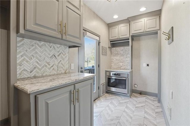 9206 W 146th Place, Overland Park, KS 66221