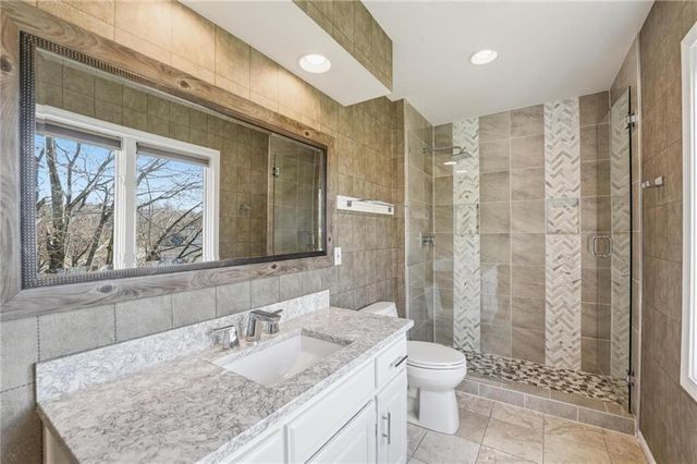 9206 W 146th Place, Overland Park, KS 66221