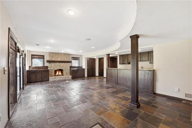 9206 W 146th Place, Overland Park, KS 66221