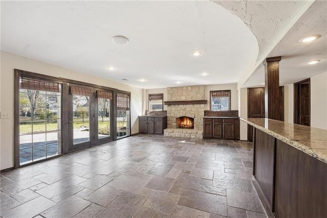 9206 W 146th Place, Overland Park, KS 66221