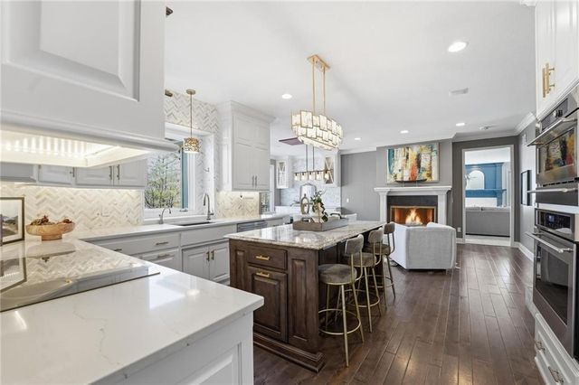 9206 W 146th Place, Overland Park, KS 66221