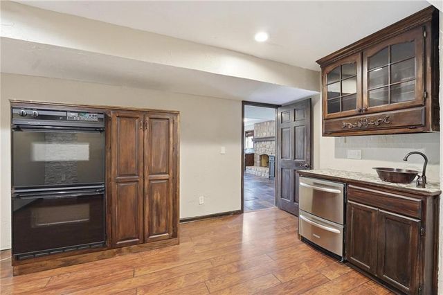 9206 W 146th Place, Overland Park, KS 66221