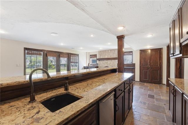 9206 W 146th Place, Overland Park, KS 66221