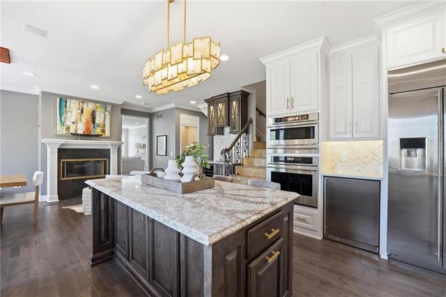 9206 W 146th Place, Overland Park, KS 66221