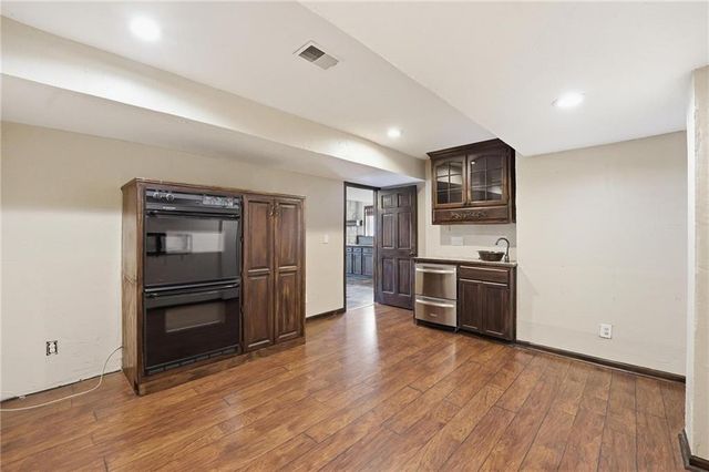 9206 W 146th Place, Overland Park, KS 66221