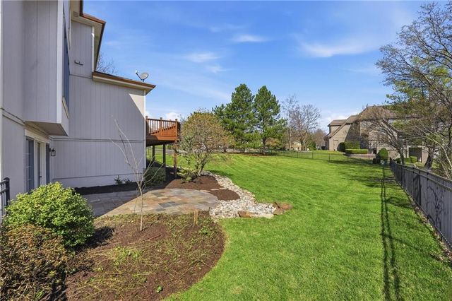 9206 W 146th Place, Overland Park, KS 66221